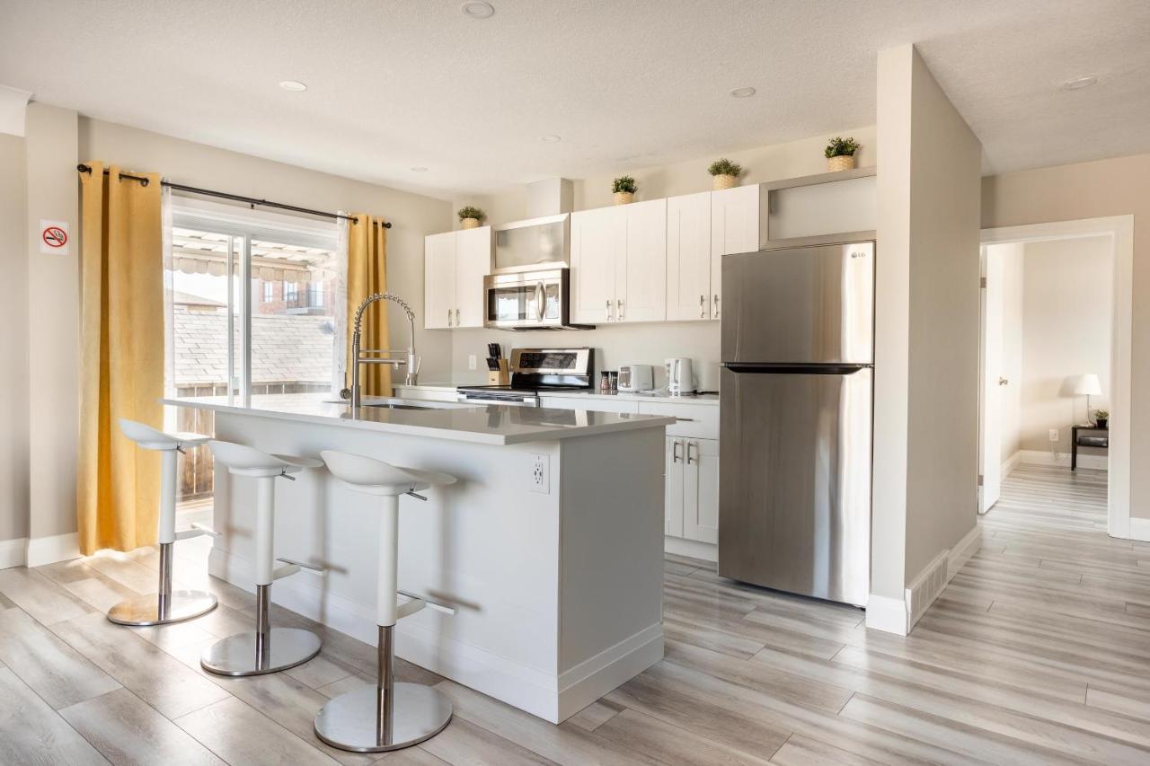 Entire 2 Bedroom Apartment Downtown - U3 วอเตอร์ลู ภายนอก รูปภาพ