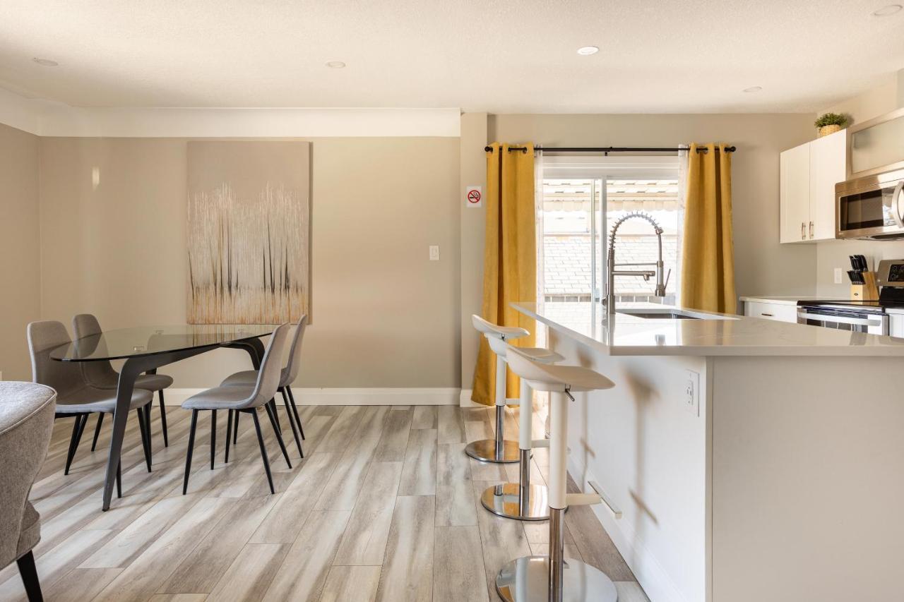 Entire 2 Bedroom Apartment Downtown - U3 วอเตอร์ลู ภายนอก รูปภาพ