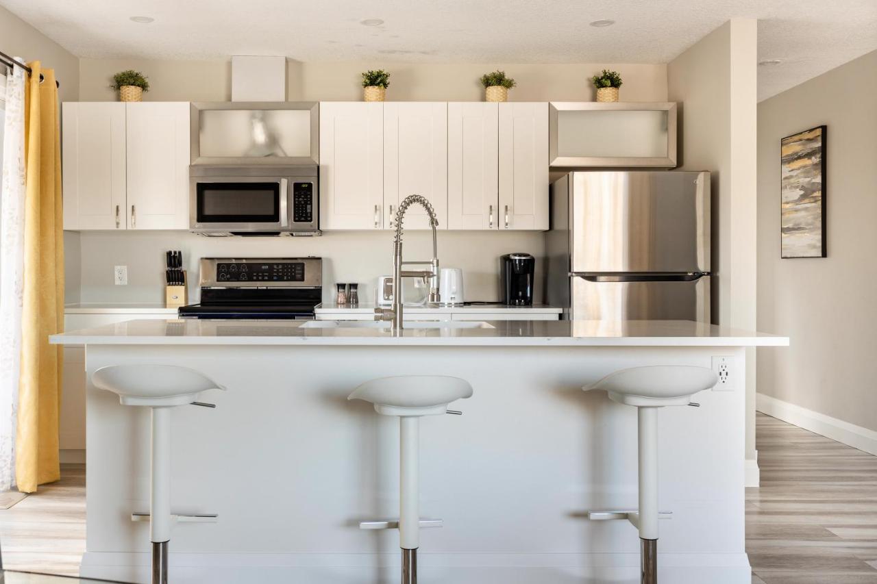Entire 2 Bedroom Apartment Downtown - U3 วอเตอร์ลู ภายนอก รูปภาพ