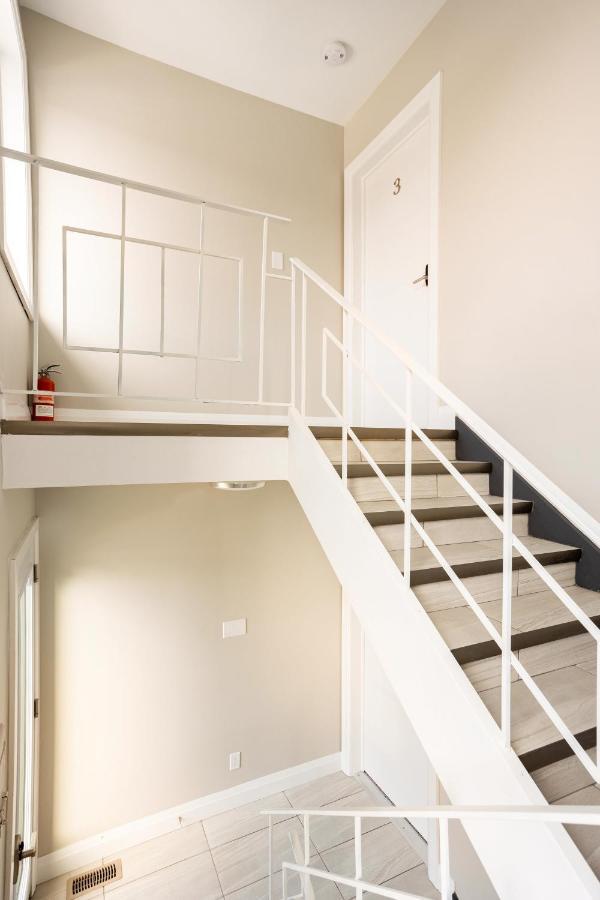 Entire 2 Bedroom Apartment Downtown - U3 วอเตอร์ลู ภายนอก รูปภาพ